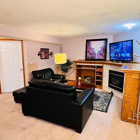 A Classic Homely Basement Suite! Chestermere Εξωτερικό φωτογραφία