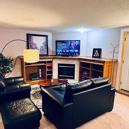 A Classic Homely Basement Suite! Chestermere Εξωτερικό φωτογραφία