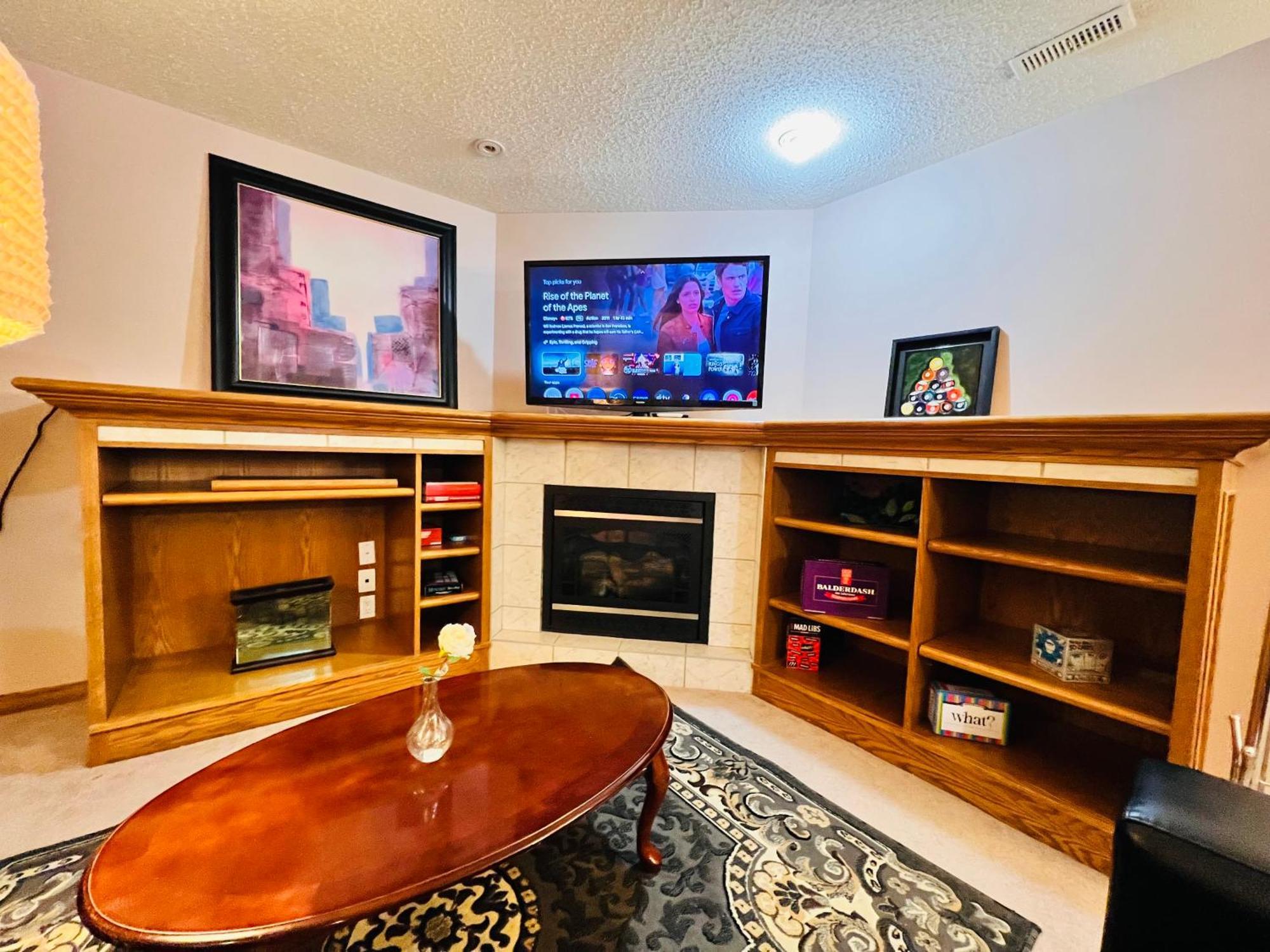 A Classic Homely Basement Suite! Chestermere Εξωτερικό φωτογραφία