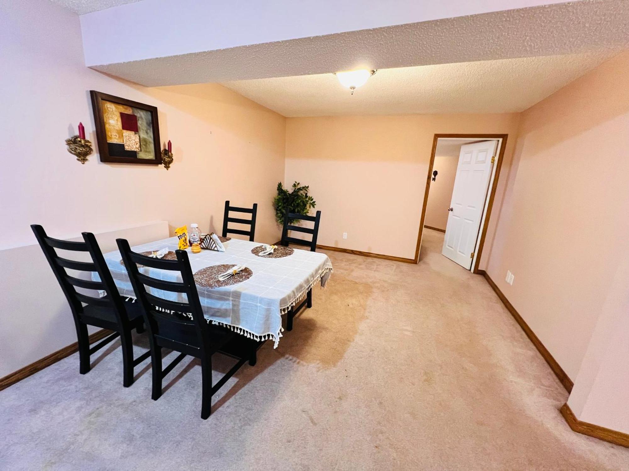 A Classic Homely Basement Suite! Chestermere Εξωτερικό φωτογραφία
