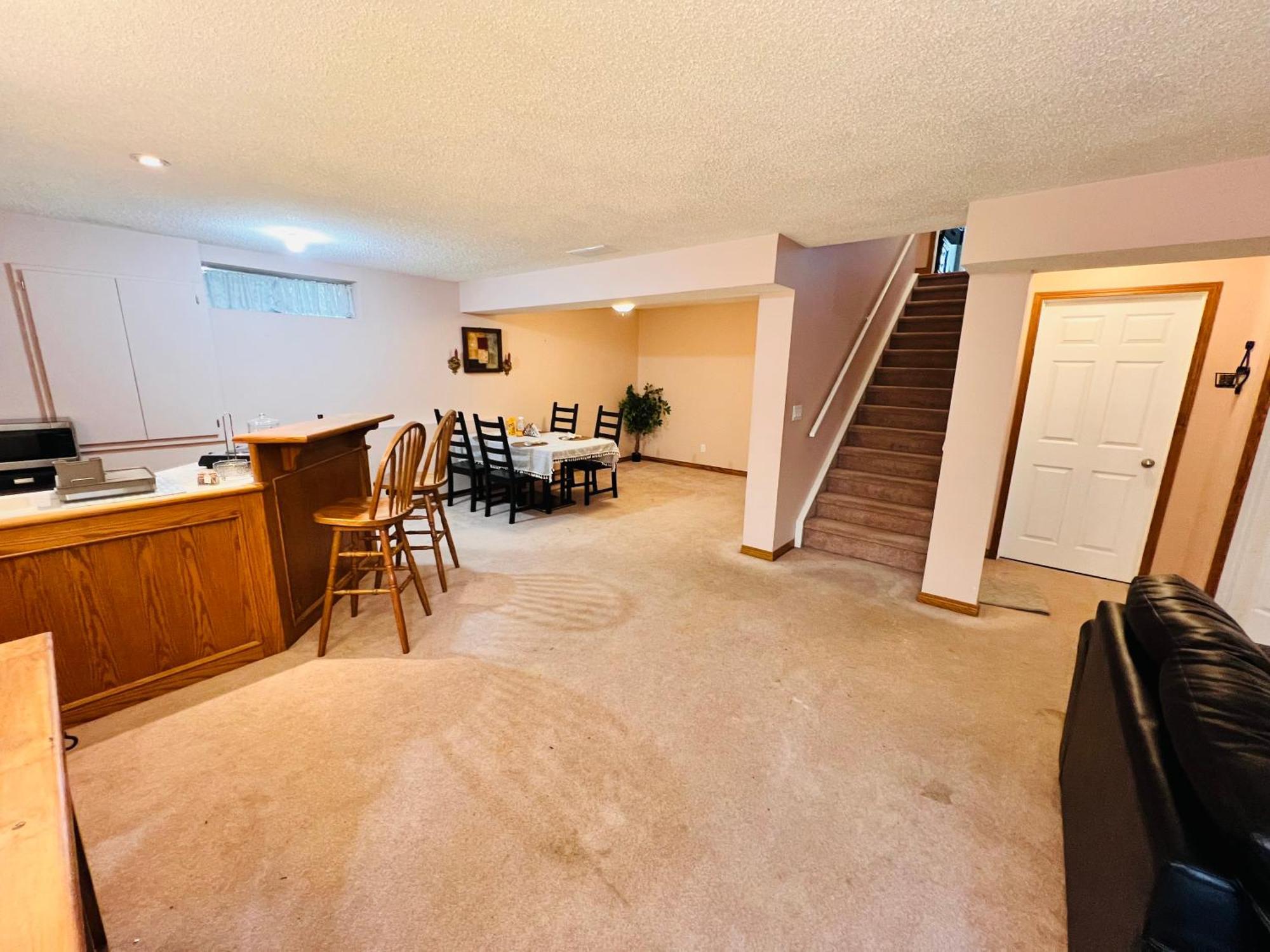 A Classic Homely Basement Suite! Chestermere Εξωτερικό φωτογραφία