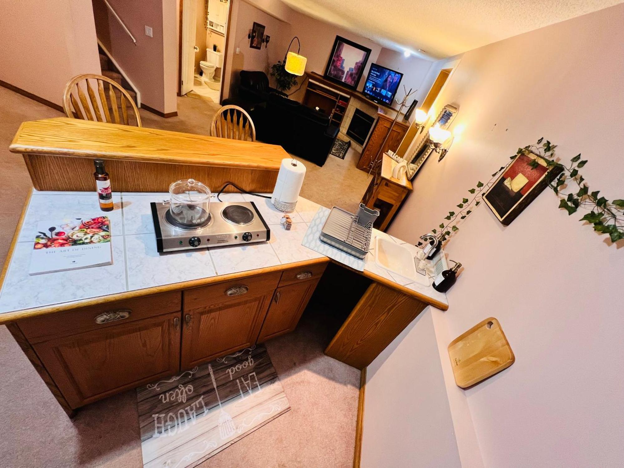 A Classic Homely Basement Suite! Chestermere Εξωτερικό φωτογραφία